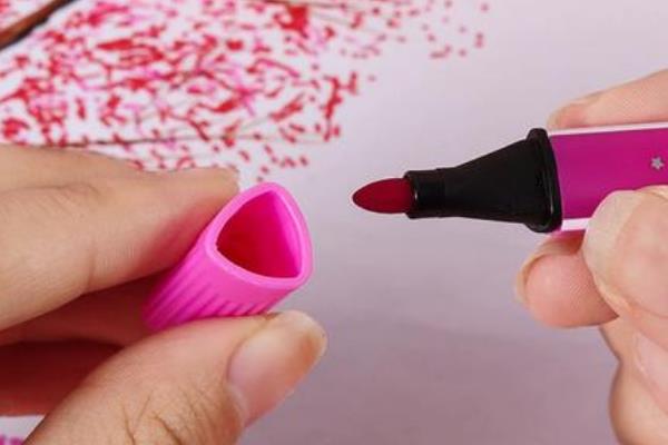怎么消除水彩笔的痕迹，墙上的可以用牙膏蘸水擦拭