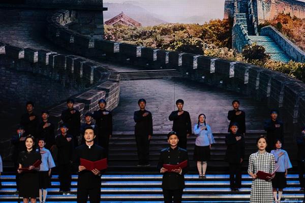 朗诵时的换气方法，在上下句中间做停顿可正常换气