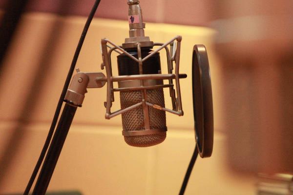 女声伪男声怎么学，需要增加部分声带的振动
