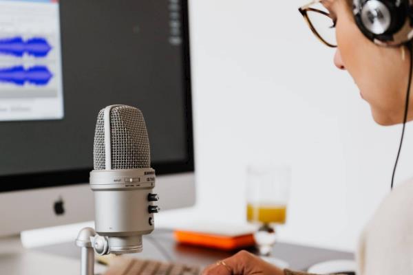 女声伪男声怎么学，需要增加部分声带的振动