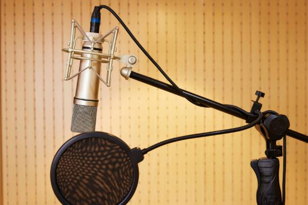 新闻配音的技巧，控制气息、掌握停顿可让节奏感更强烈