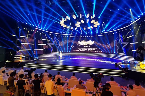 商演主持与晚会主持有什么区别，商演主持更加随便自然