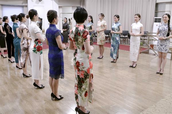 商演主持与晚会主持有什么区别，商演主持更加随便自然