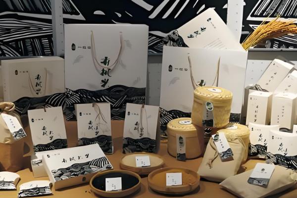 视觉传达专业学哪些内容，大三通常会学书籍设计、包装设计等知识