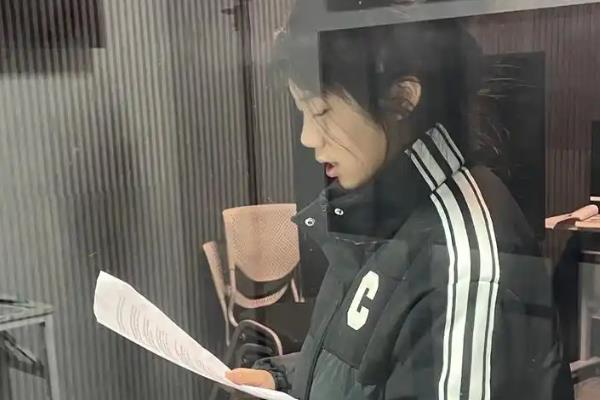 播音主持胆小怎么解决，交流的时候要学会寻找话题