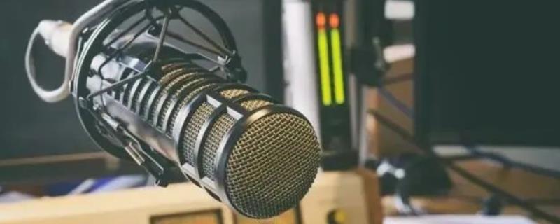 如何训练配音员的音色，首先要让喉头保持下降的变化