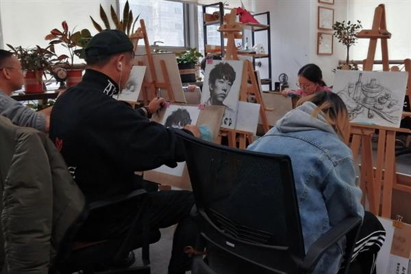 画画能不能直接学素描，新手从素描入手可提升造型能力和光影塑造能力