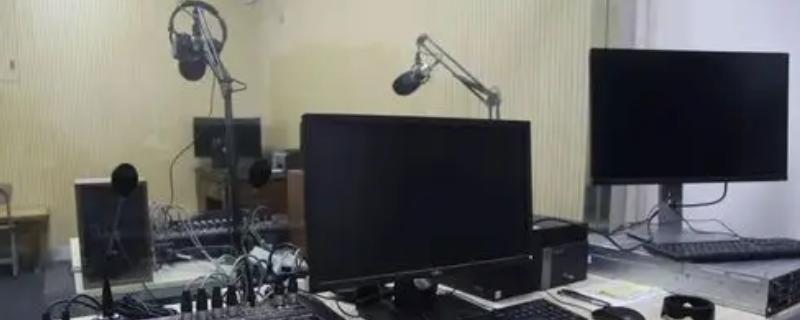 主持人和播音员有什么职责，前者要了解节目流程、后者要编辑撰写稿件
