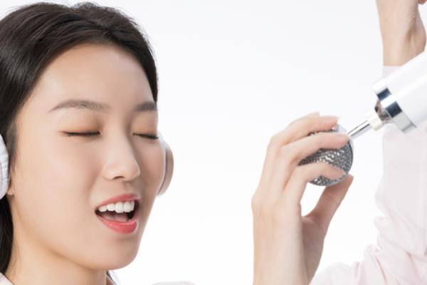 演员台词训练基本功介绍，需根据人物的感情使用不同的音调