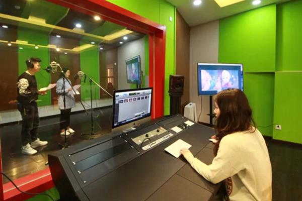 广告宣传片配音类型，以解说型、抒情型为主