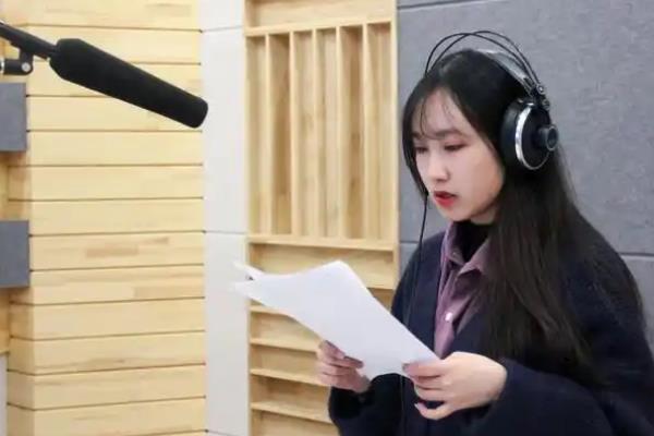 中国的配音演员多不多，数量还算比较多