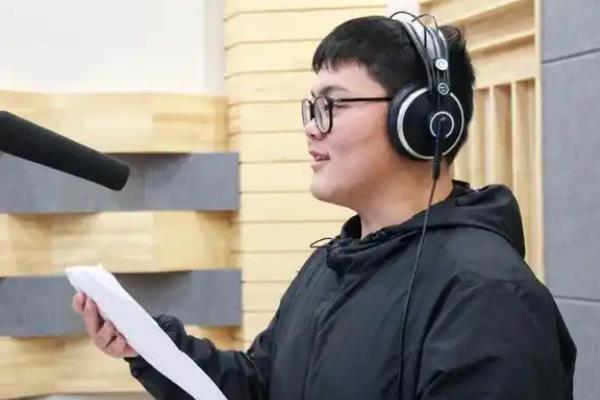 会影响配音作品的质量的是什么，包括语言表达、节奏感的把握等
