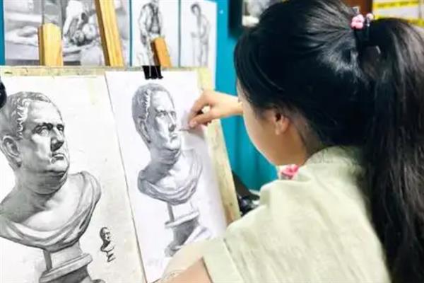 没学过画画能学设计吗，是可以学的