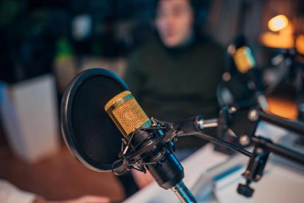 让声音变明亮的方法，使用各种共鸣方式能增强声音的质感