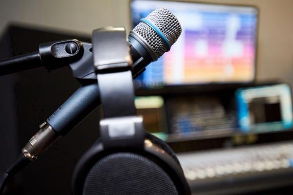 让声音变明亮的方法，使用各种共鸣方式能增强声音的质感