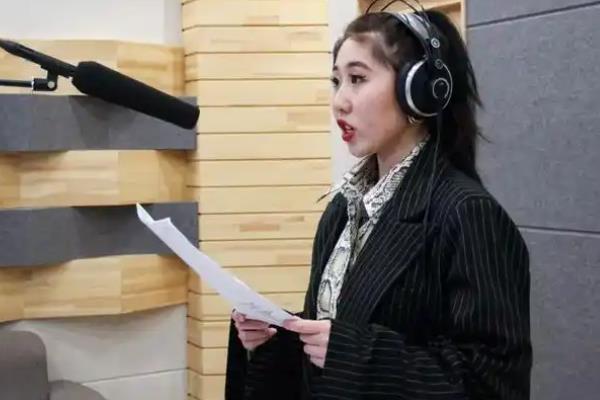 怎么弄方言配音，要提前熟悉台词和画面