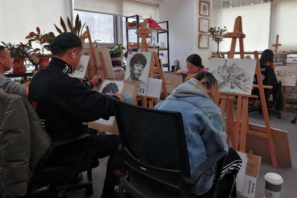 怎么开始学画画，可以先学习一些美术知识