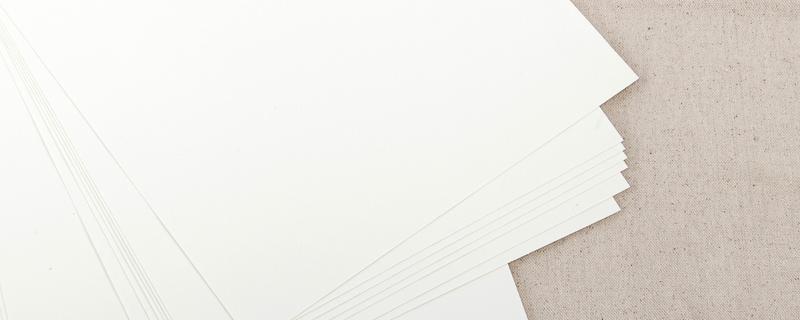 素描纸和速写纸的区别，前者厚实粗糙、后者光滑较薄