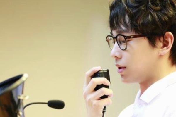 公鸭嗓能学配音吗，可以培养正确的发声习惯