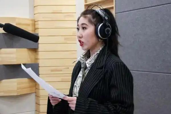 公鸭嗓能学配音吗，可以培养正确的发声习惯
