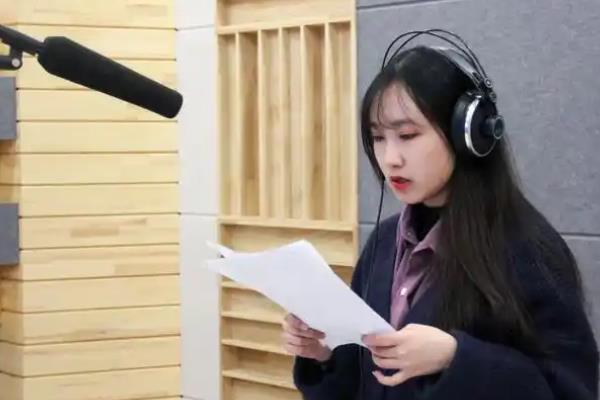 公鸭嗓能学配音吗，可以培养正确的发声习惯
