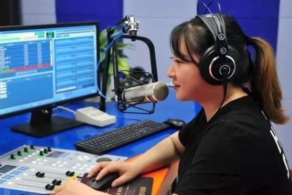 以声音为职业的工作种类，常见主持人、配音员、播音员等职业