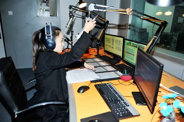 女生声音好听可以做什么，配音、闲聊付费、电台主播均可考虑