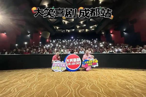 脱口秀主持人的要求，首先需具备良好的语言表达能力