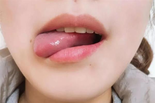 口腔发音控制的注意事项，将力量集中在舌头的前后中纵线上