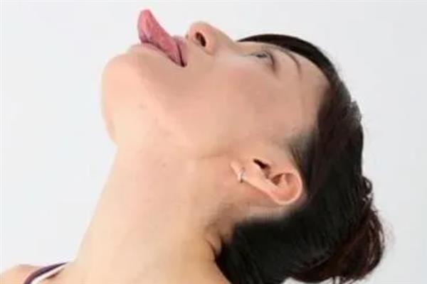 口腔发音控制的注意事项，将力量集中在舌头的前后中纵线上