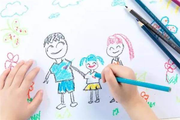 绘画有什么好处，可开发孩子的智力、提升审美能力