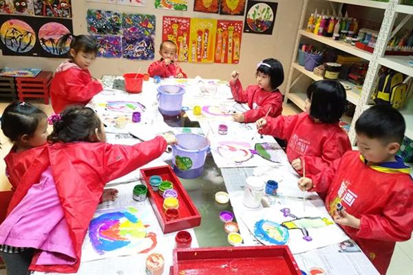 绘画有什么好处，可开发孩子的智力、提升审美能力