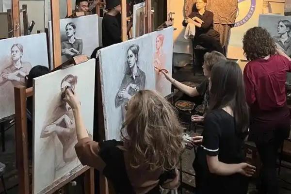 我国有什么美院，中国美术学院、清华美术学院等院校有很高的知名度