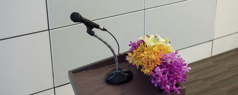 如何有感情地朗诵，需充分了解内容并让语调保持节奏