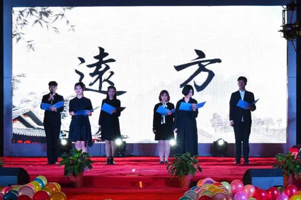 如何有感情地朗诵，需充分了解内容并让语调保持节奏