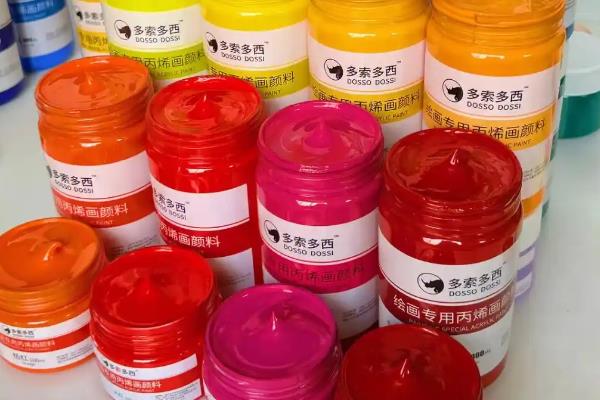 油画颜料贵的原因，因为其材料珍贵且制作工艺需要技术
