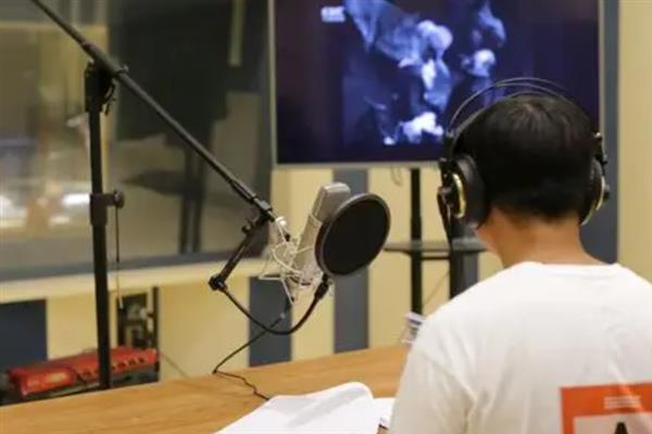 配音时声音太有特色是不是好事，需贴合角色的声音才能避免让人出戏