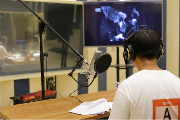 配音演员是否一定要科班出生，对技能水平、工作经验和作品更为看重