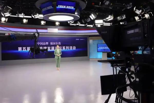 年龄大了能转行当主持人吗，可以转行