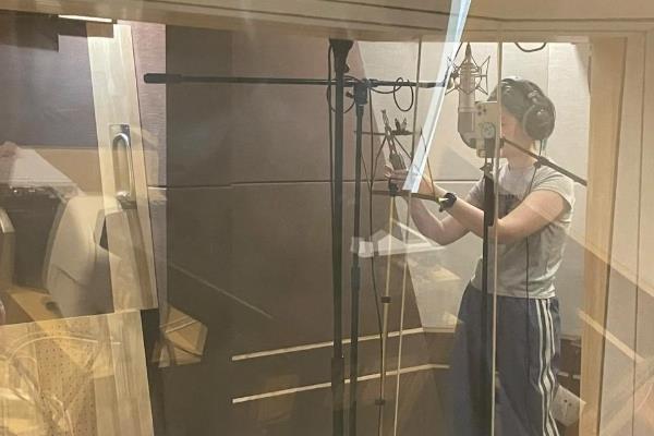 童声是不是由小孩子配音，有真实的童声也有伪音