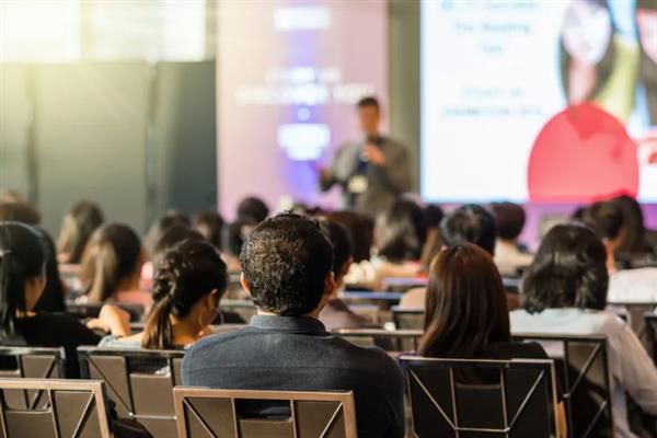 怎么提升演讲声音的感染力，将演讲的核心表达给受众