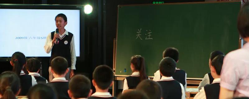 演讲生硬怎么办，保持自信、节奏与语调才能更好地发挥