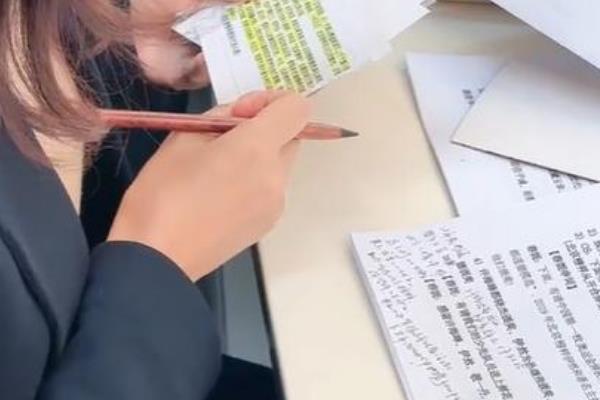 电台主持人有哪些工作日常，需搭配导播将节目完整顺利的播出