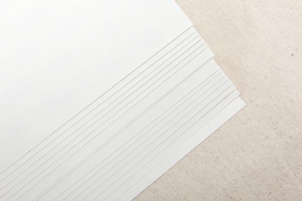新手怎么挑选素描纸，可根据颜色、厚度和大小来选择