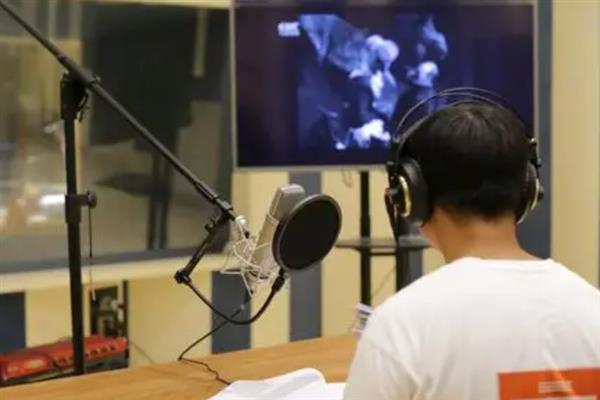 掌握配音技巧的方法，要让主角的声音高于配角