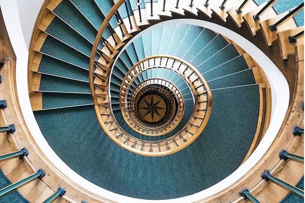 插画有什么构图形式，分为竖线构图法、垂直构图法等4种方法