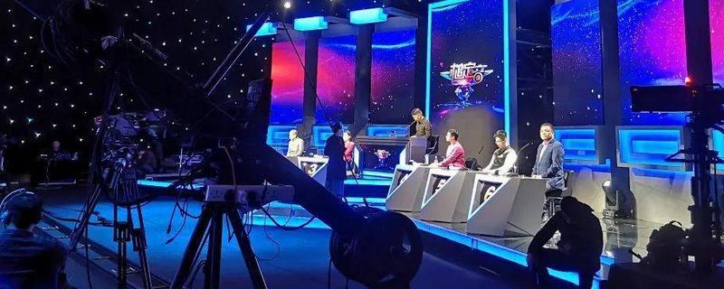 主持人怎样看镜头,保持好一个平视的状态