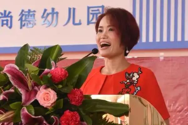 为幼儿园主持活动的注意事项，说话方式及语气态度不能太过官方