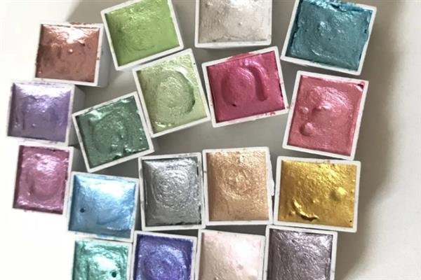 固体水彩和液体水彩的区别，制作工艺、含水量、保质期等方面均不同