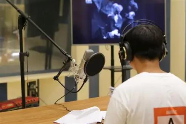 给热血漫配音费嗓子吗，连续配的话比较废嗓